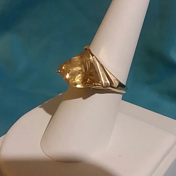 14K  Yellow Gold Citrine Ring - Picture 2 of 9